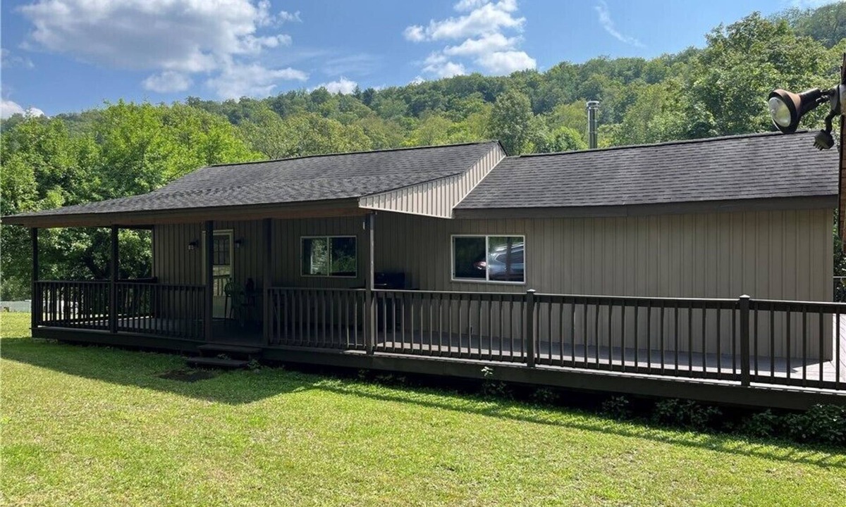 Conewango Valley House | Charming 2-bedroom lodge style house in Frewsburg NY with extra sleeping loft