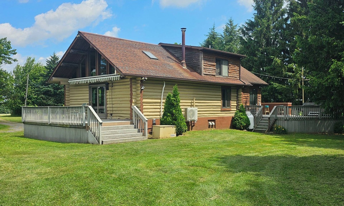 Canandaigua Cabin | Charming 2-bedroom cabin with WiFi, Hot Tub, large decks in amazing Canandaigua
