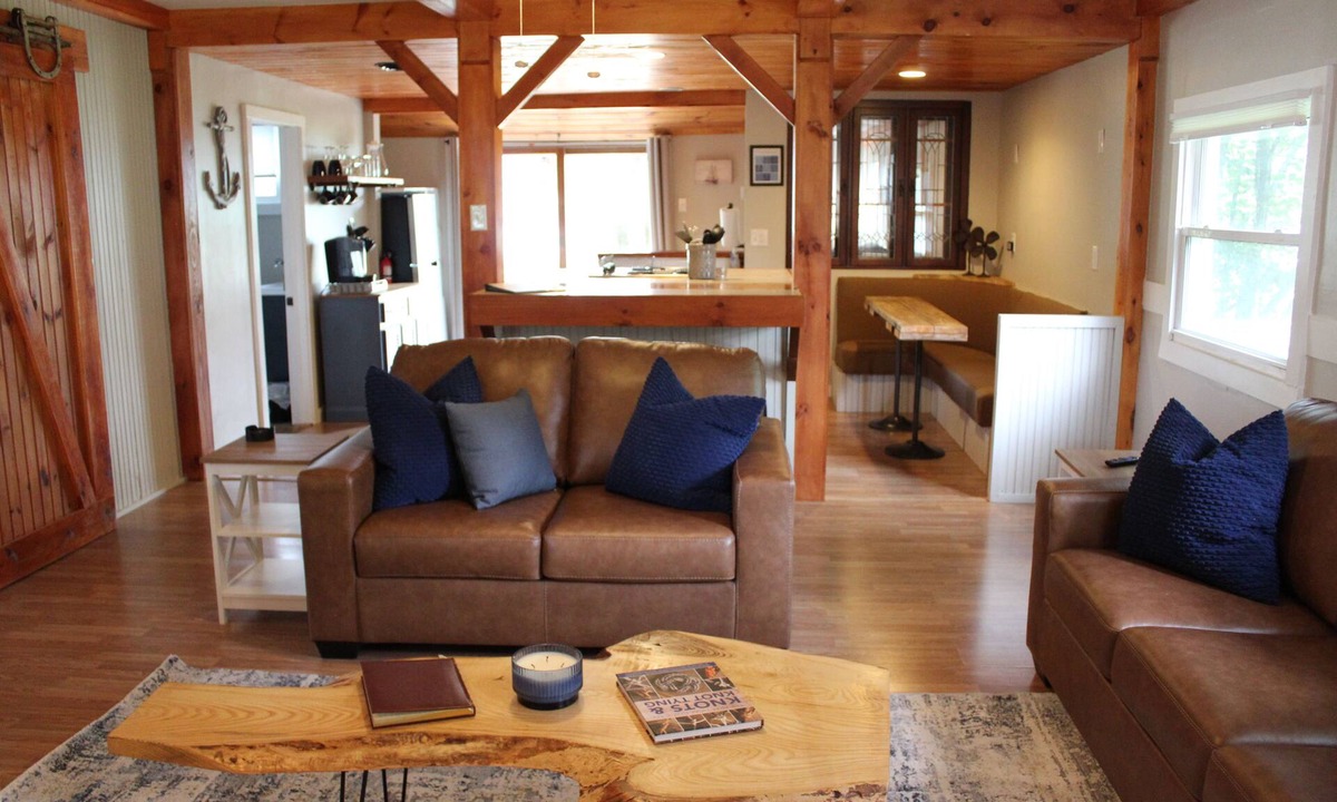 Verona Beach Cottage | Charming 2-bedroom Lake Cottage