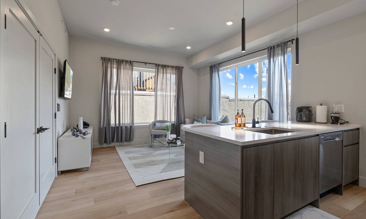 Mantua Apartment | Charming 2-bedroom apartment with AC in University City Philadelphia