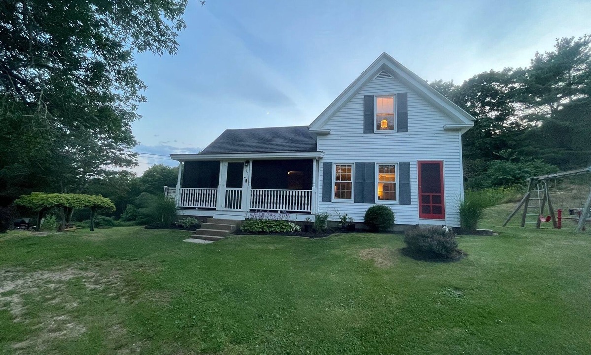 Phippsburg House | Charming 3-bedroom farmhouse in fabulous Phippsburg!