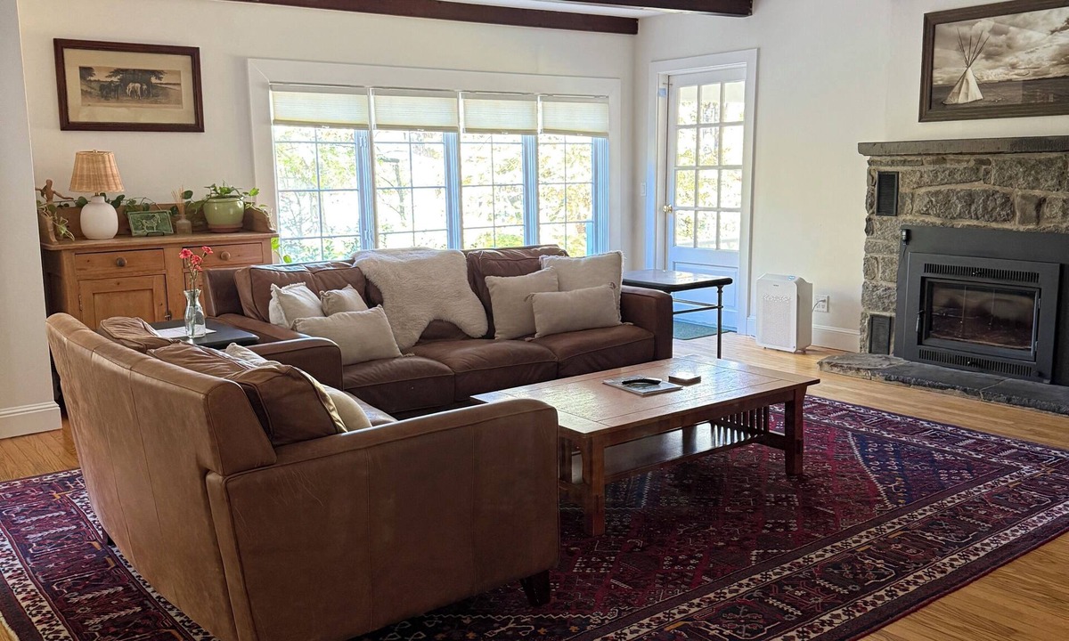 Lakeside House | Charming 3-Bedroom House in Washington