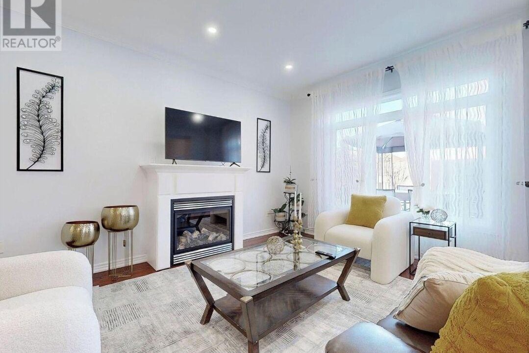 Alcona House | Charming 3-bedroom house in pleasant Innisfil with AC, WiFi.