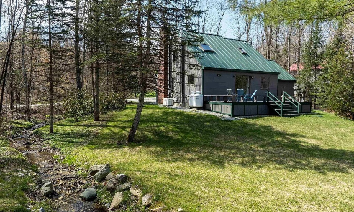 Mount Holly Ski Chalet | Charming 3-Bedroom Chalet in Tranquil Mt Holly, VT - Summer or Winter Getaway