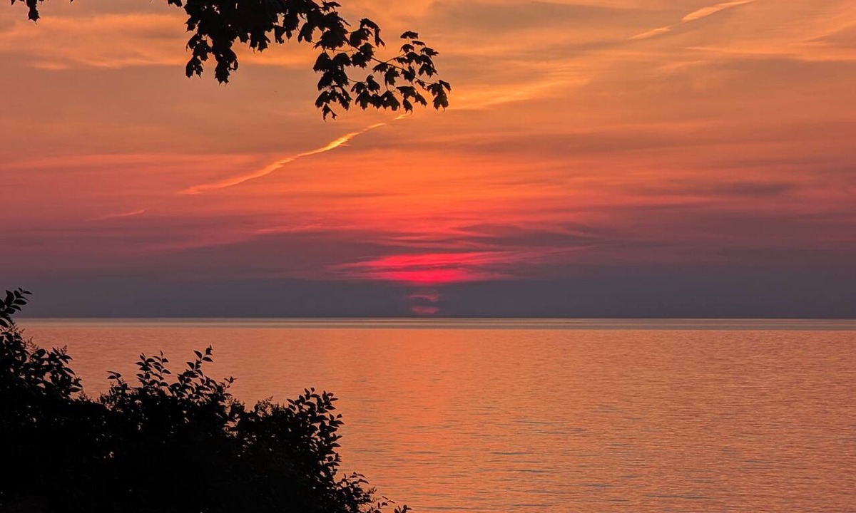 Madison - Lakeland Cottage | Charming 4-bedroom lakefront cottage in Madison. Wine weekend getaways!