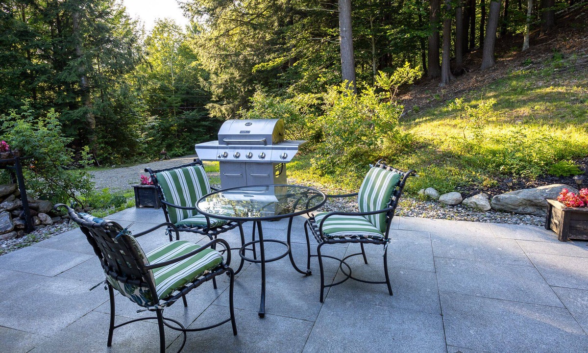 Stowe Area House | Charming and quiet rental 3 miles from the Mt. Mansfield skiing area