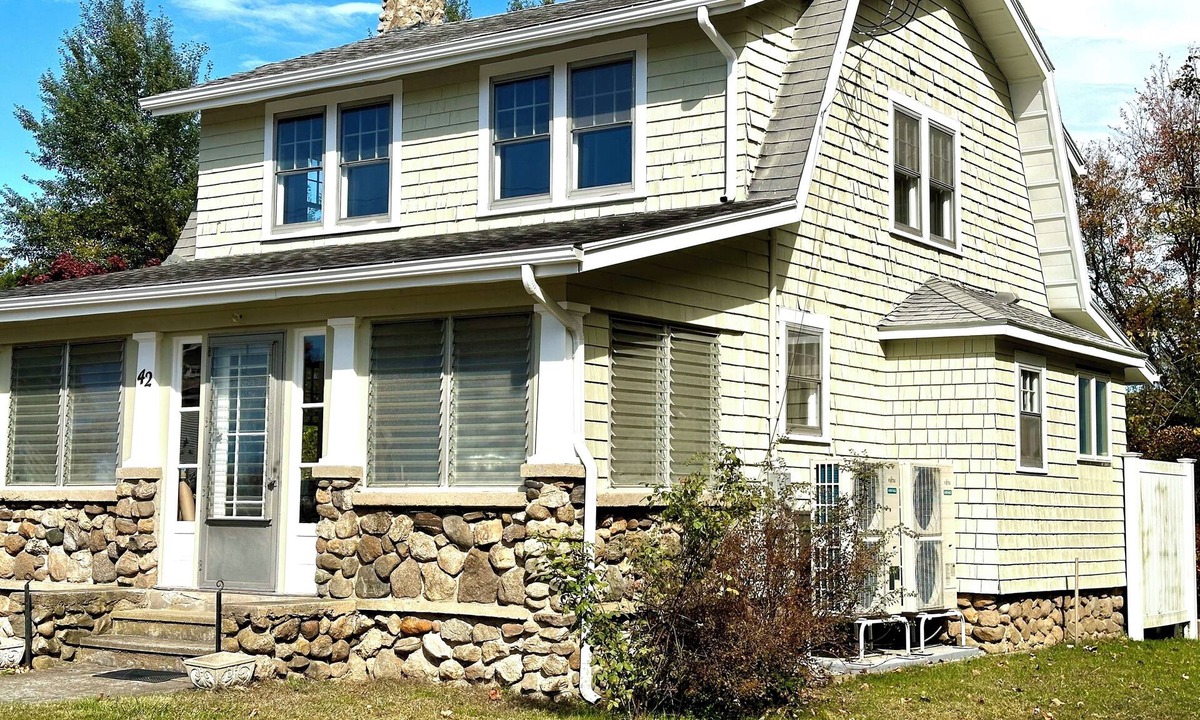 Westbrook Center House | Charming Beach House-Short walk to Private Beach