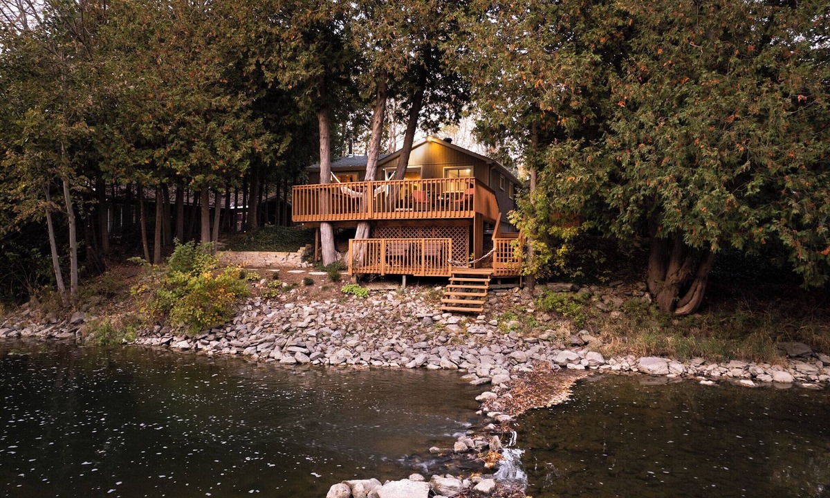 South Bruce Peninsula Cottage | Charming Cottage on the River