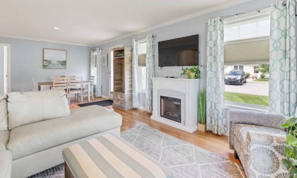 Ocean Park Apartment | Charming Coastal Getaway | Sleeps 6 | Gym