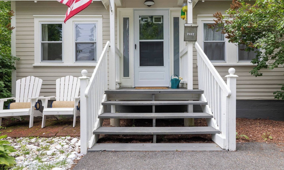 Ocean Park Cottage | Charming cottage short walk to beach!