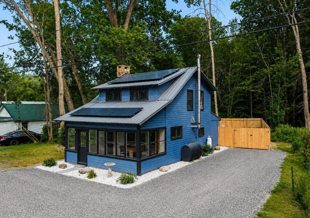Pulaski House | Charming Cottage by Lake Ontario, Firepit and Fenced Yard