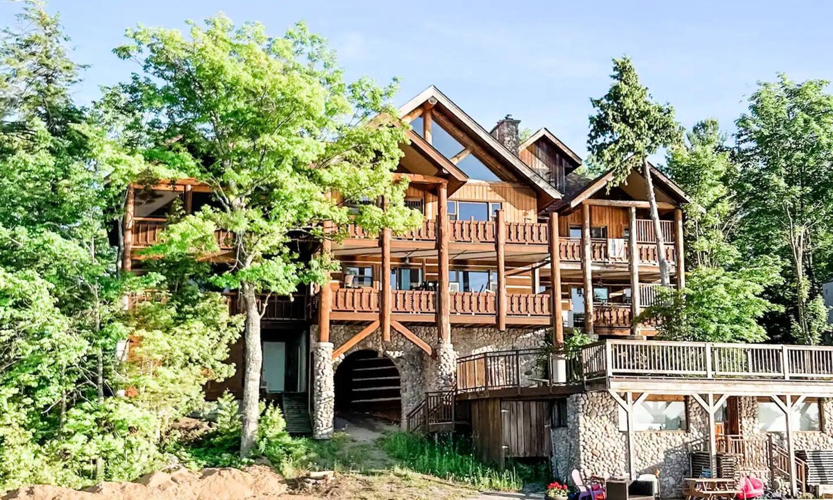 Crowes Landing Cottage | Charming Cottage Suite, superb Stoney Lake location-lovely view, pet friendly