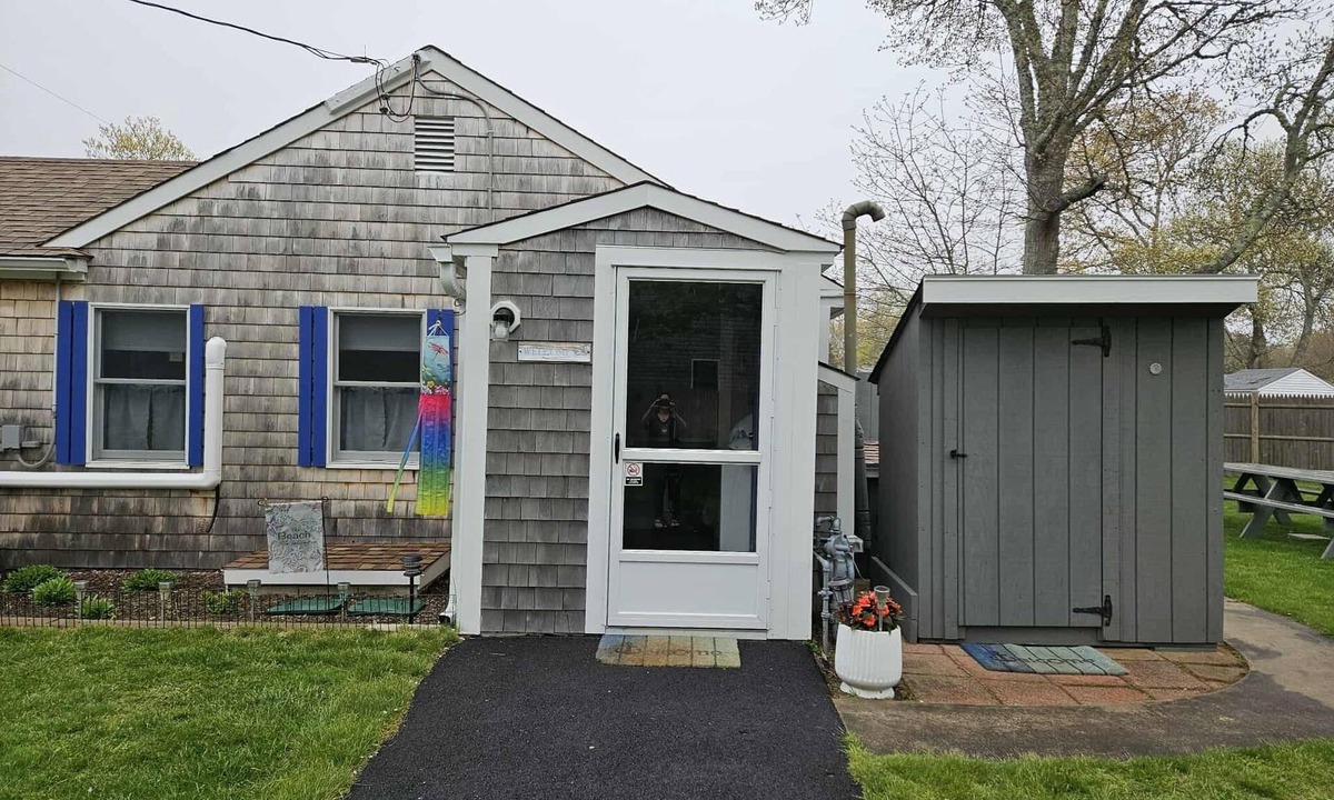 West Yarmouth Cottage | Charming Cottage Close to Hedge Row and Englewood Beaches
