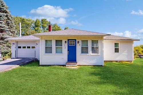 Ellsworth House | Charming Cottage with Cozy Comfort and Easy Access to Outdoor Adventures