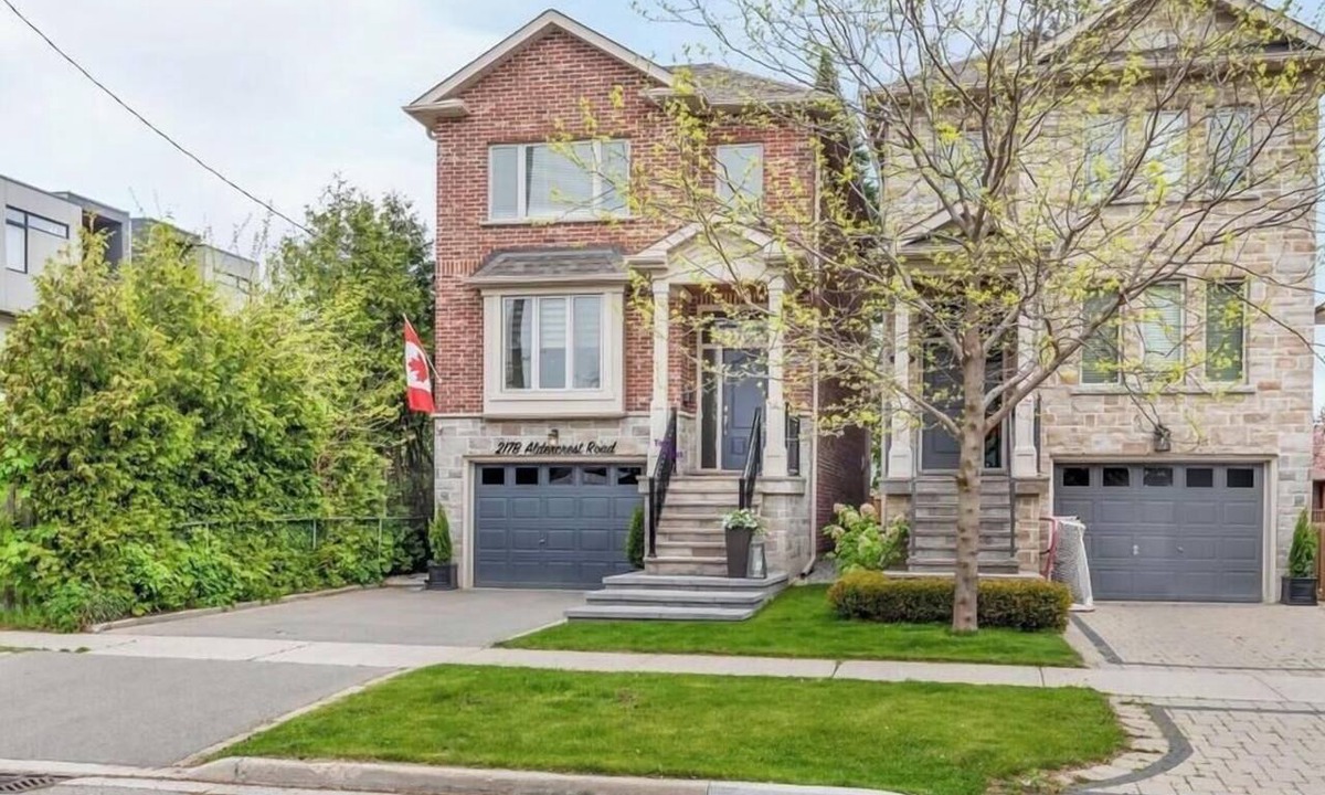 Alderwood House | Charming, Family Friendly 3 bedroom House with Home Theatre near airport/transit
