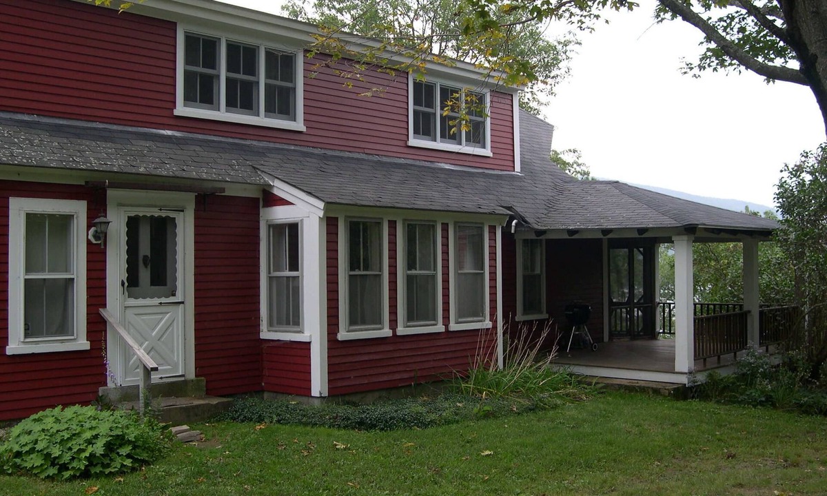 Sandwich House | Charming Farm House, with Lake Frontage on Sandwich Bay Squam Lake