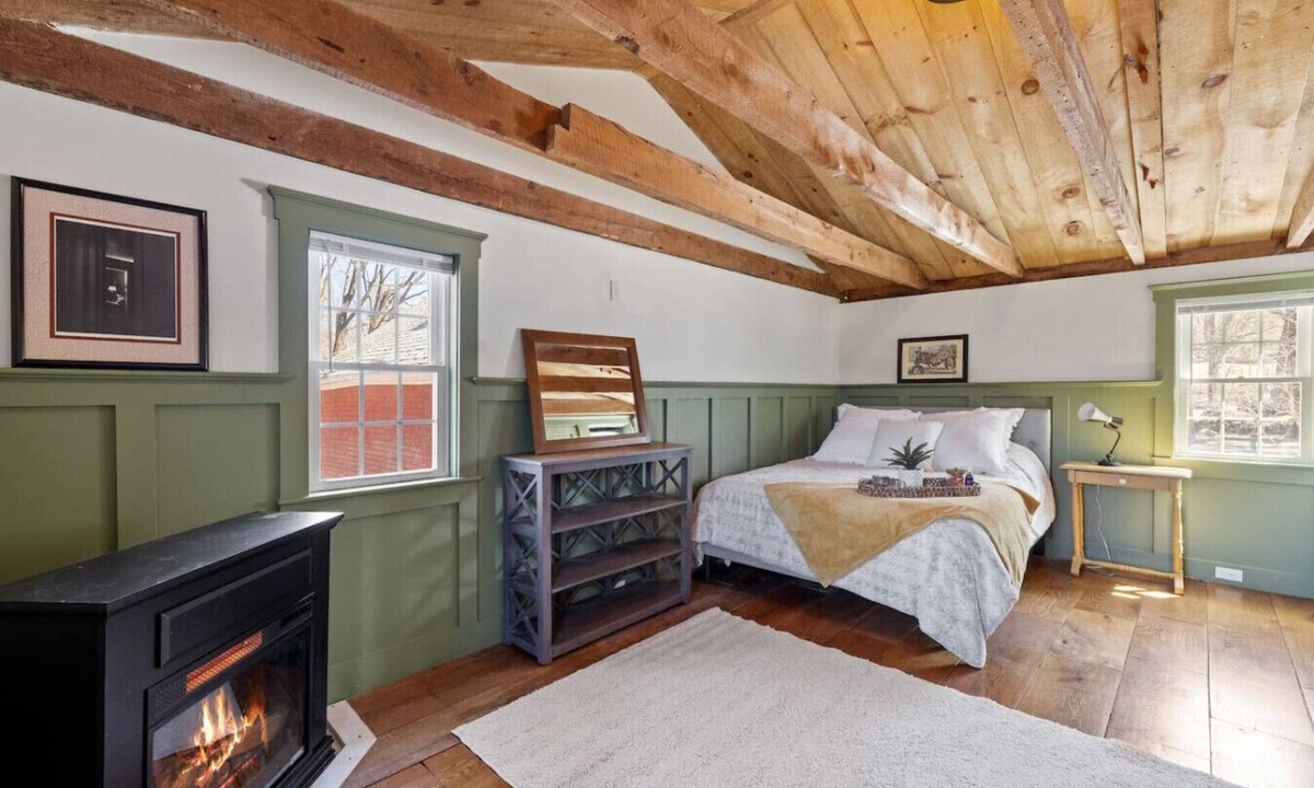 Gilmanton Apartment | Charming Farm Loft | Mini Cows + Mtn Views