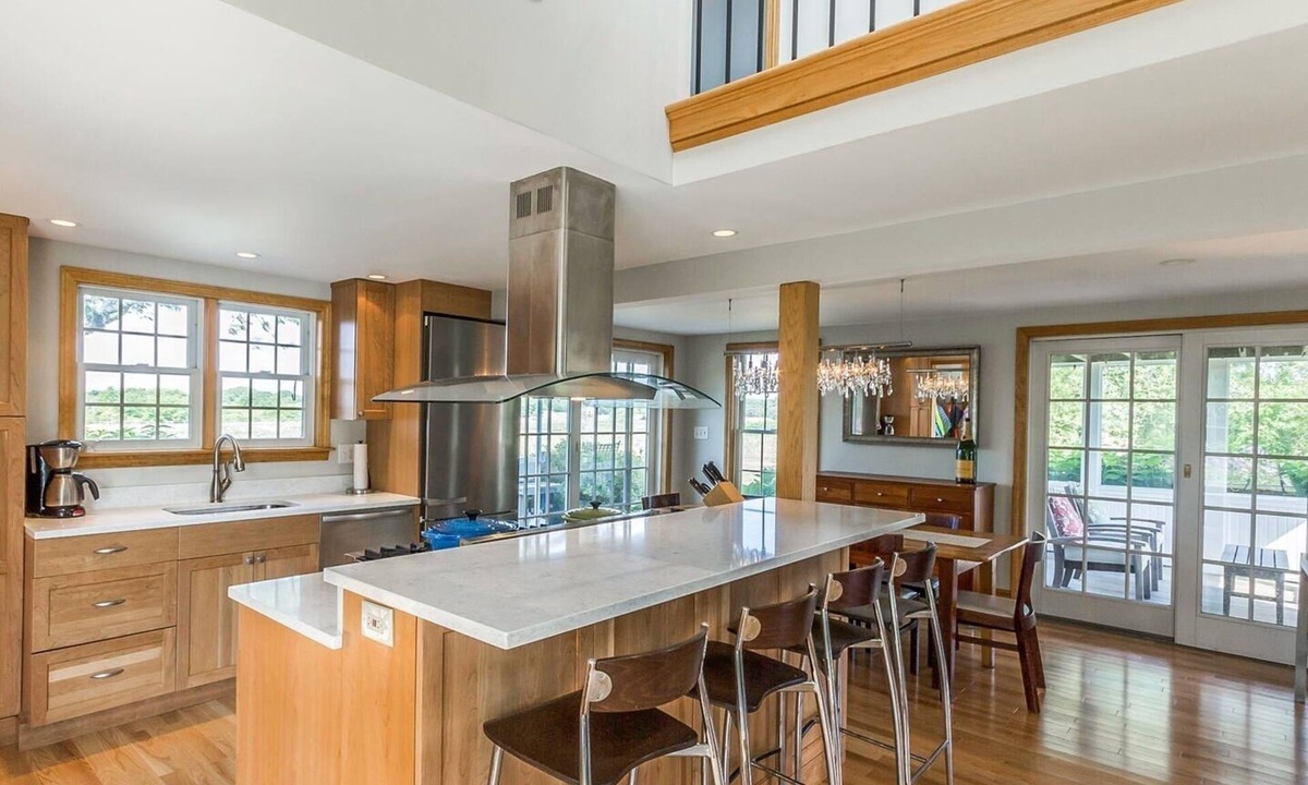 Edgartown House | Charming guest house set on horse farm, walk to downtown Edgartown