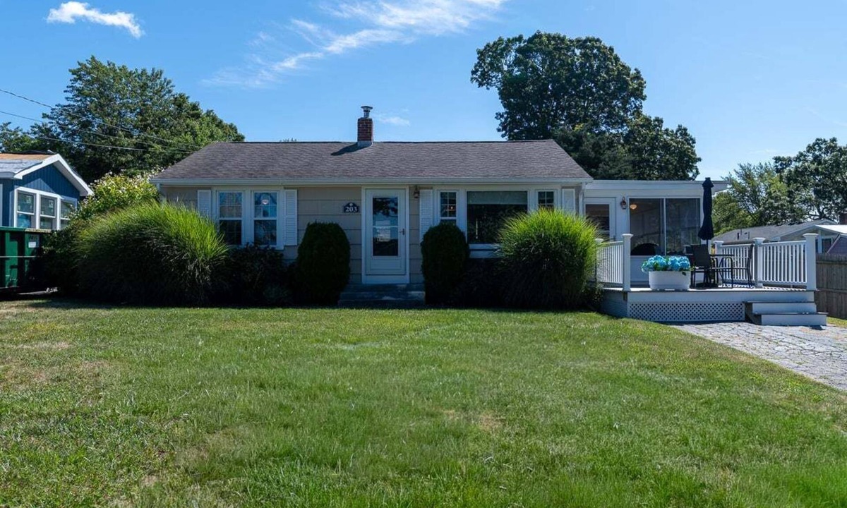 Narragansett Hotel | Charming Harbour Island Cottage with Water Views, Sun Porch & Sunset Deck