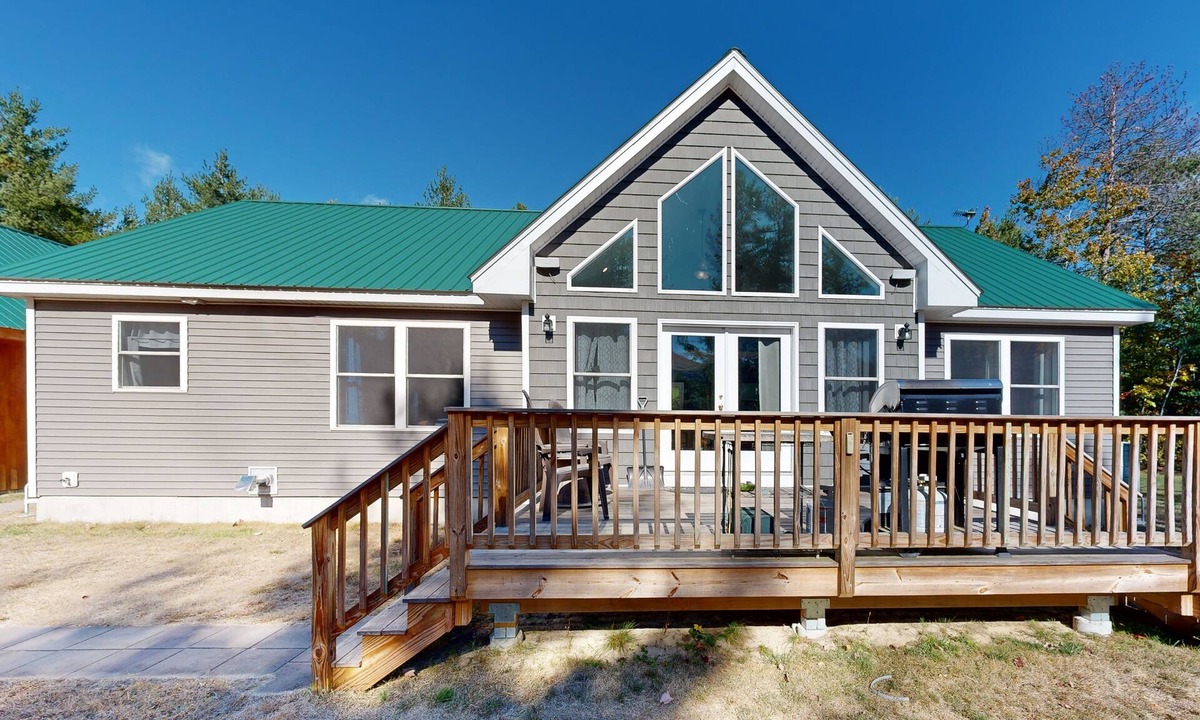 Brownfield House | Charming House with Cozy Living Spaces and Outdoor BBQ Deck