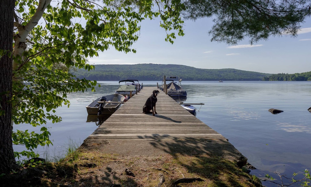 Newbury House | Charming Lake Sunapee & Mt. Sunapee Ski Cabin
