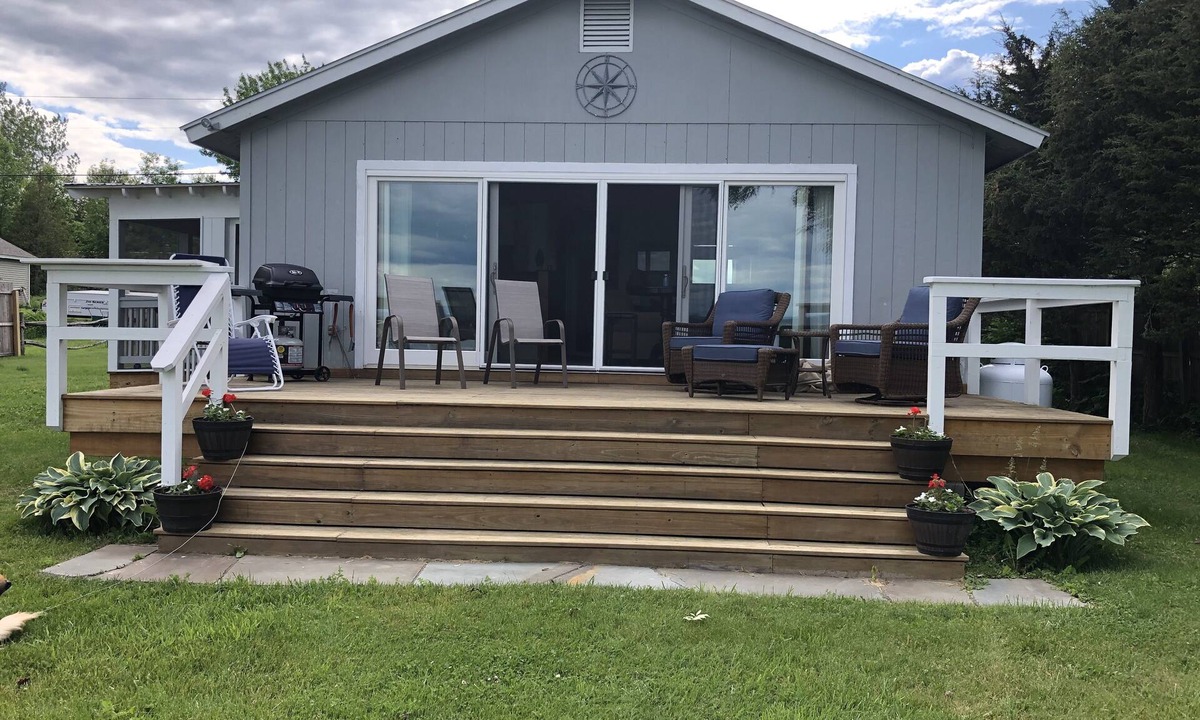 South Hero House | Charming lakefront cottage