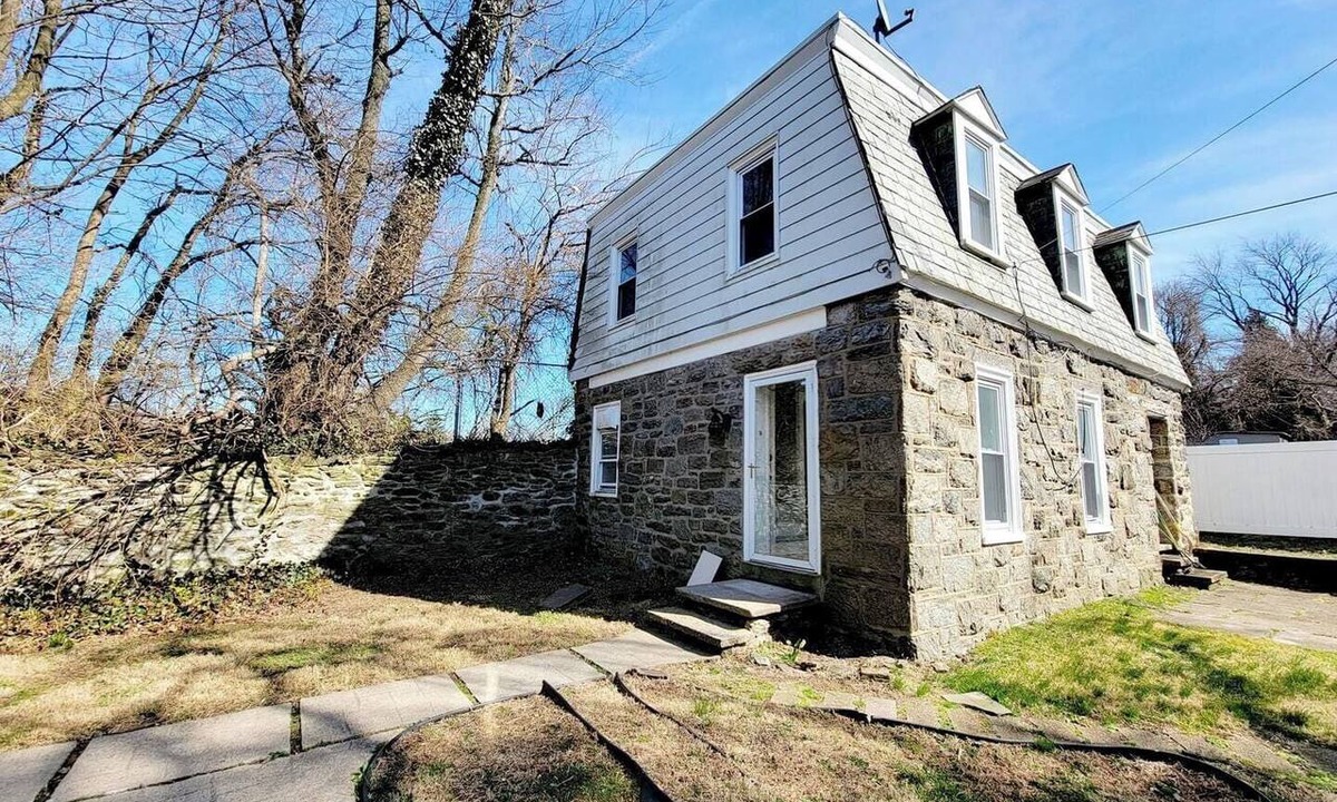 Elkins Park House | Charming, Private, Lovely single 2BR Cottage House