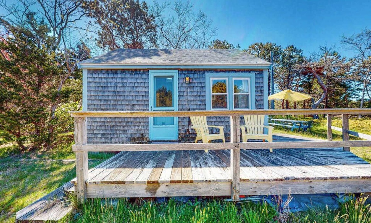 North Truro Condo | Charming Private Truro Cottage with Deck Near Bay Beaches