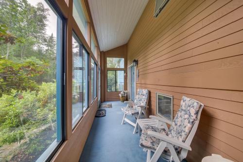 Orrs Island House | Charming Retreat w/Deck ~ 4 Mi From Casco Bay!