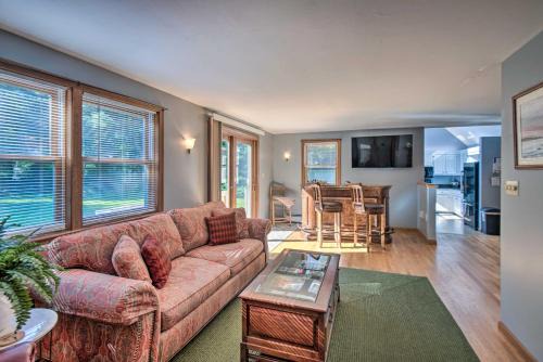Saco House | Charming Saco Home w/Deck, 5 Mi to Beach!