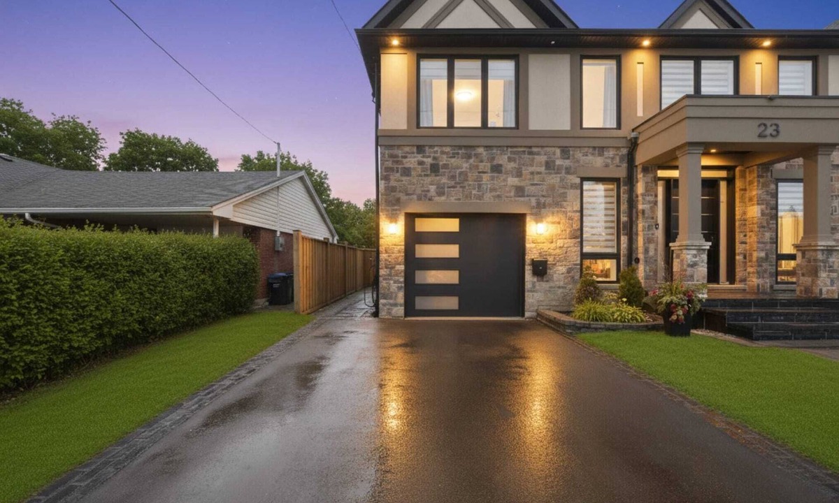 Streetsville Apartment | Charming Streetsville 2BR Suite-Parking & Laundry