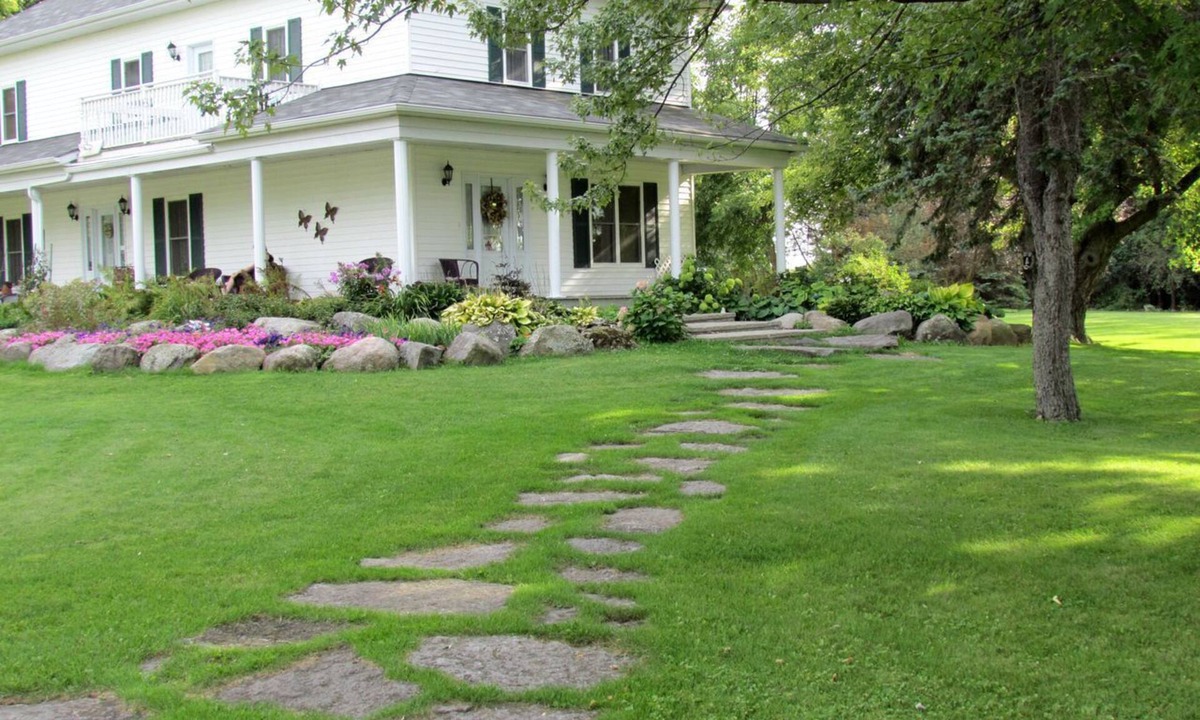 North Dundas House | Charming Suite Retreat for a Family-Friendly Getaway in Winchester, Ontario
