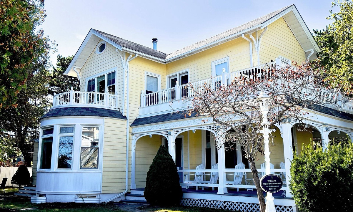 Ocean Park House | Charming Victorian beach house 5 bedrooms. 50 steps to the beach