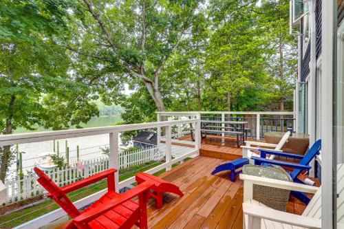 Waterford House | Charming Waterford Home w/Dock on Niantic River!