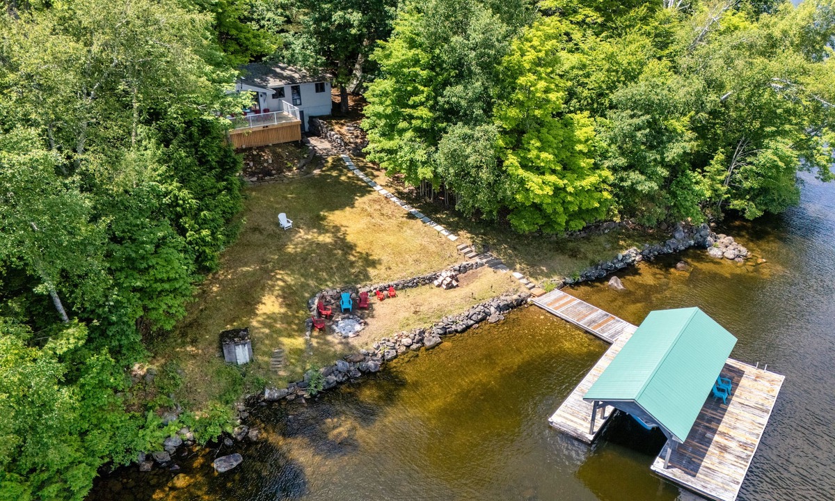 Lake of Bays Cottage | Charming Waterfront Cottage in Muskoka, Pedal Boat, Firepit, A-Frame Bunkie