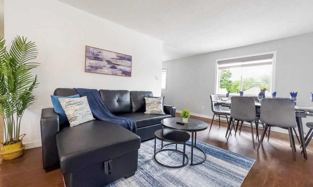 Bobcaygeon Apartment | Charming Winter Retreat | Onsite Parking & Laundry