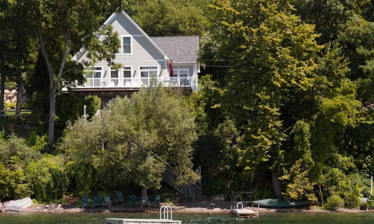 Town of Jerusalem Cottage | Chateau Esperanza: "A Relaxing Lakeside Retreat"