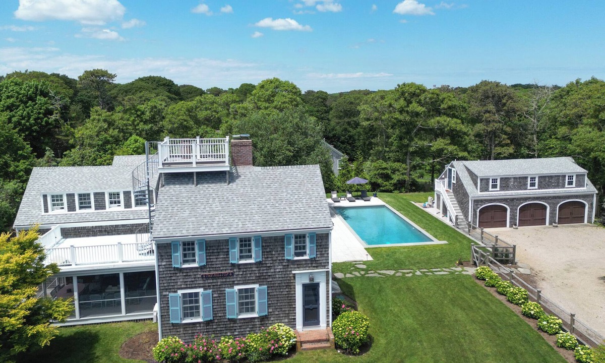 Chatham House | Chatham Estate. Heated Pool, Sleeps 16+, AC, walk to beach! 1.3 mi from town.