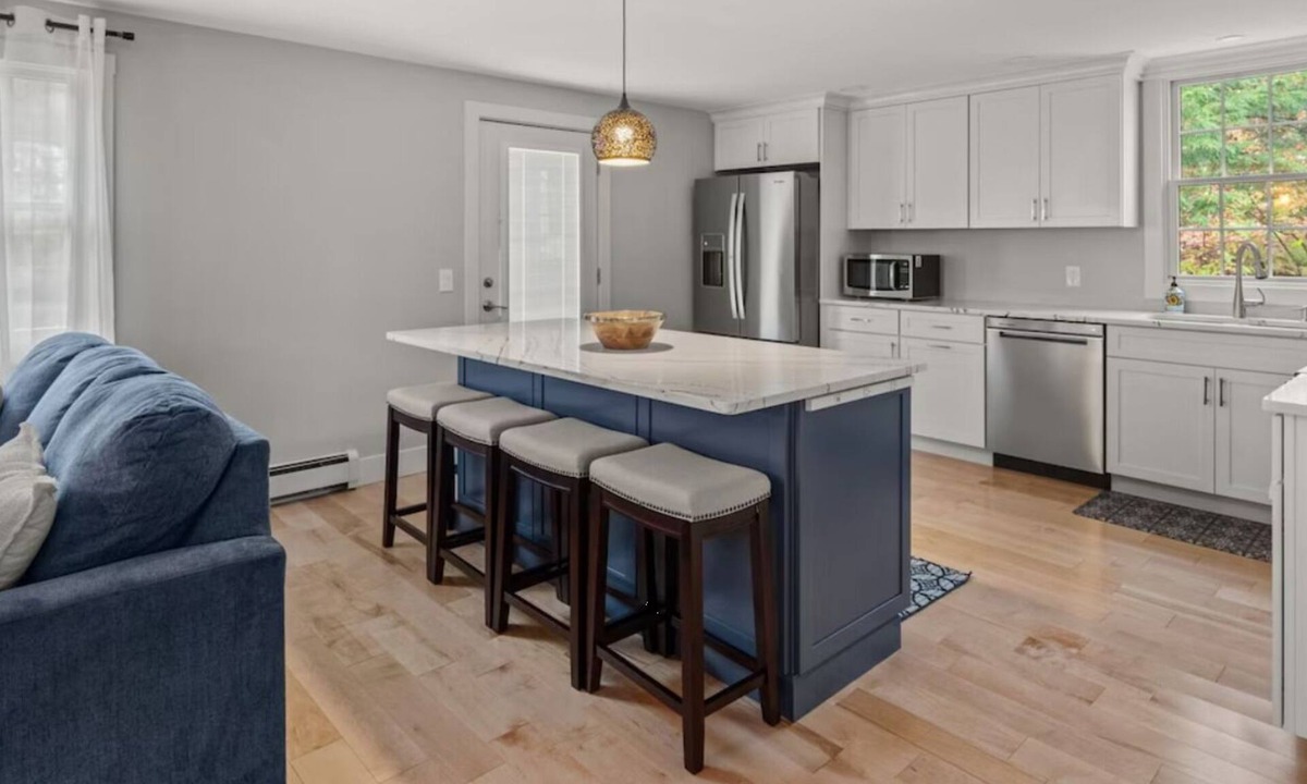 Black Bear Run House | Chic 4-BR Newly Remodeled Home 3 Mins to Stowe for a Memorable Summer Getaway!
