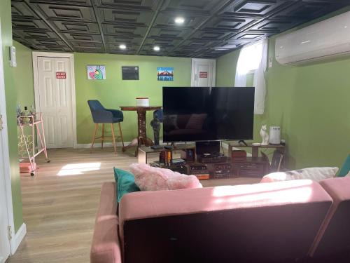 Wanskuck Apartment | Chic City apartment in Providence