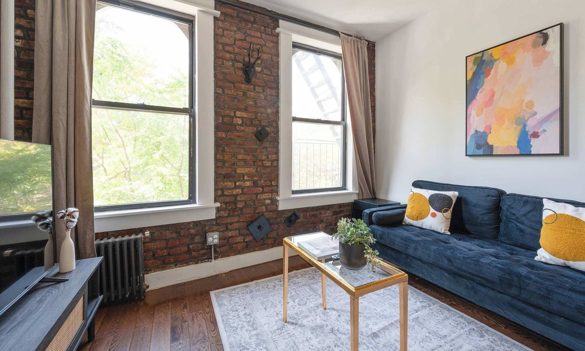 Chinatown Apartment | Chic downtown 1br Best location