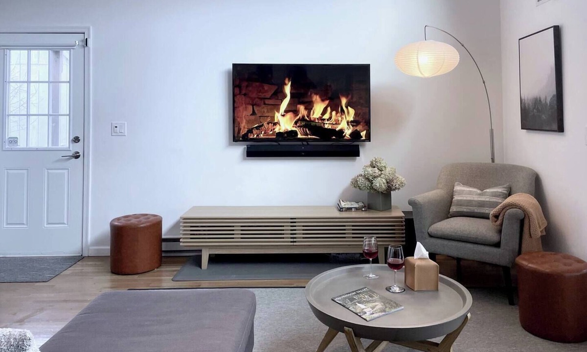 Ferndale House | Chic lakefront retreat with year-round charm. Enjoy Lake Barnabee views, a fully stocked kitchen, and cozy vibes in a nostalgic lake community. Kayak in summer, skate in winter, and take advantage of fun in-home concierge services.