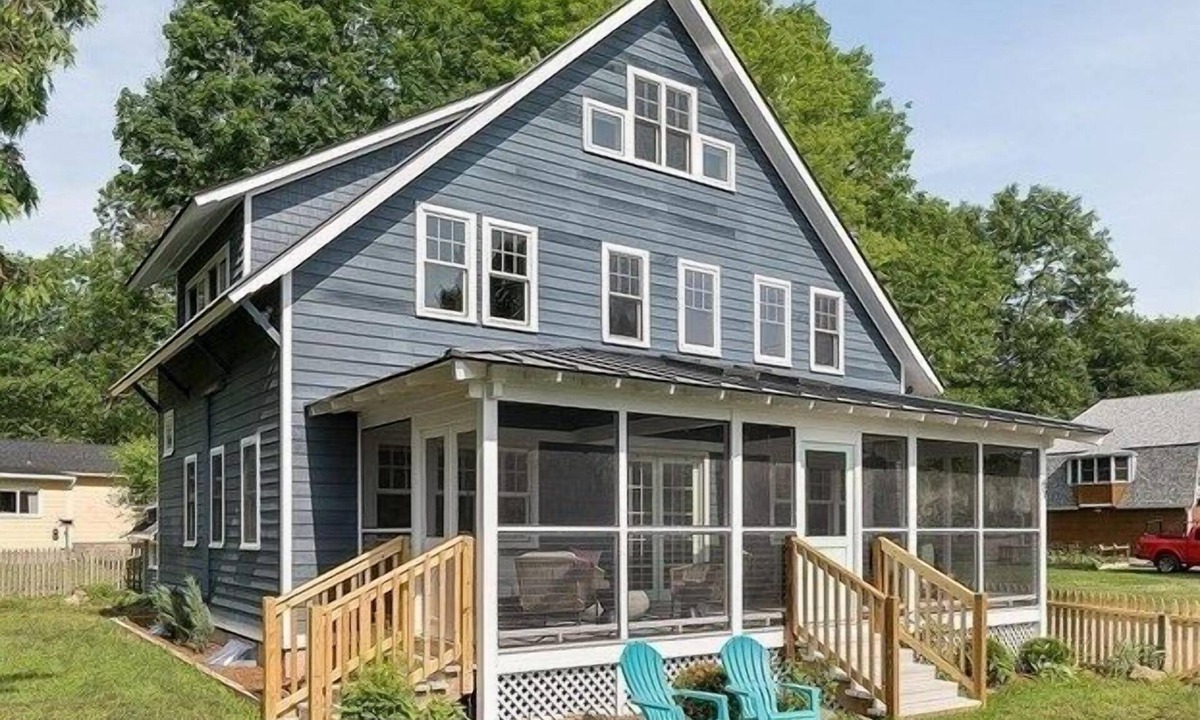 Malletts Bay House | Chic Lakeview Haven at Malletts Bay
