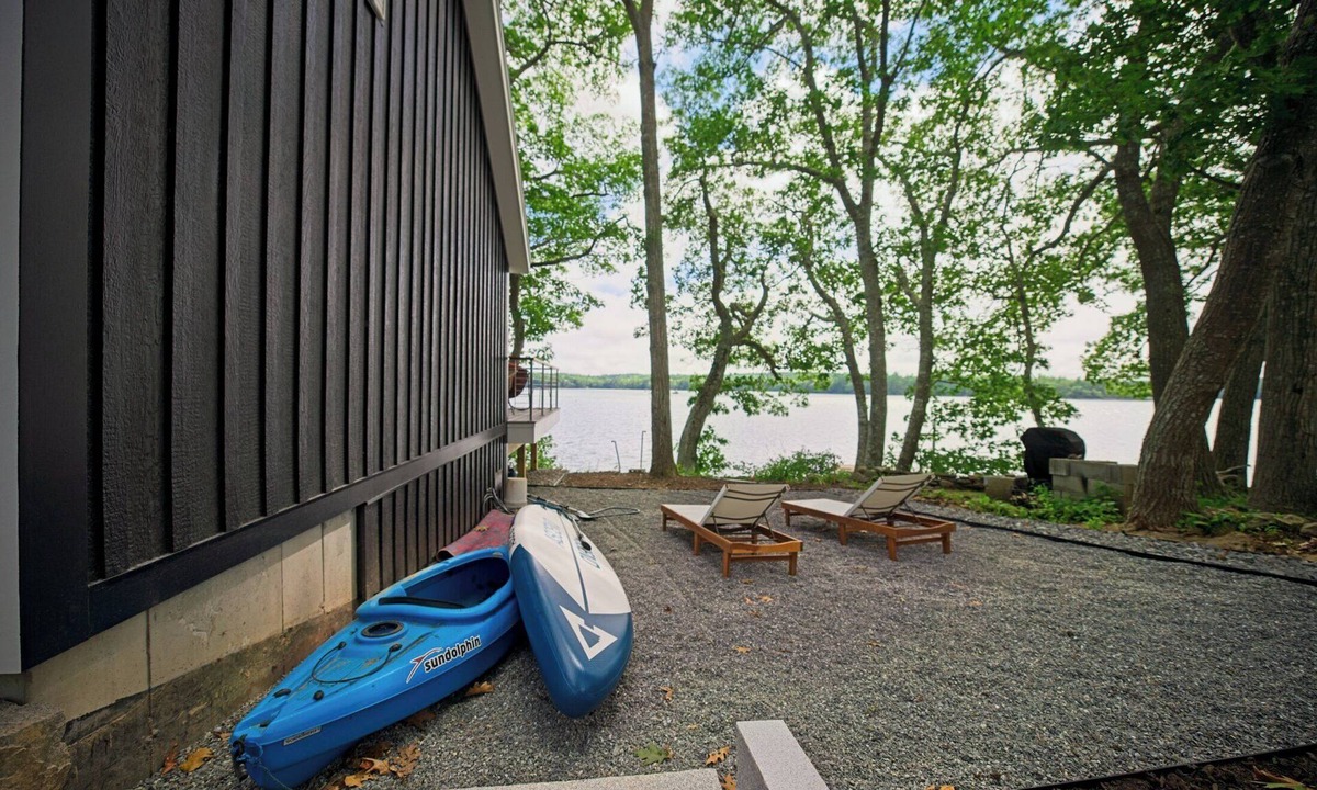 West Bath House | Chic Waterfront Bungalow with gourmet kitchen