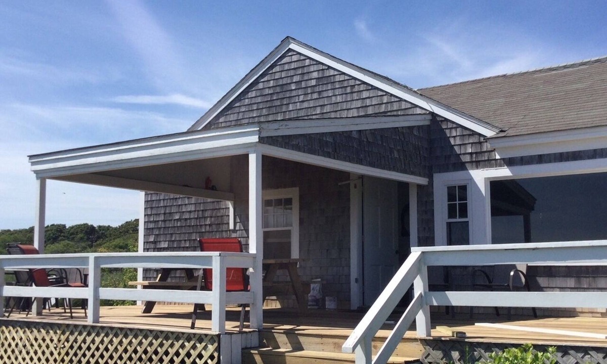 Chilmark Cottage | Chilmark pond side cottage with beach access, sweeping views