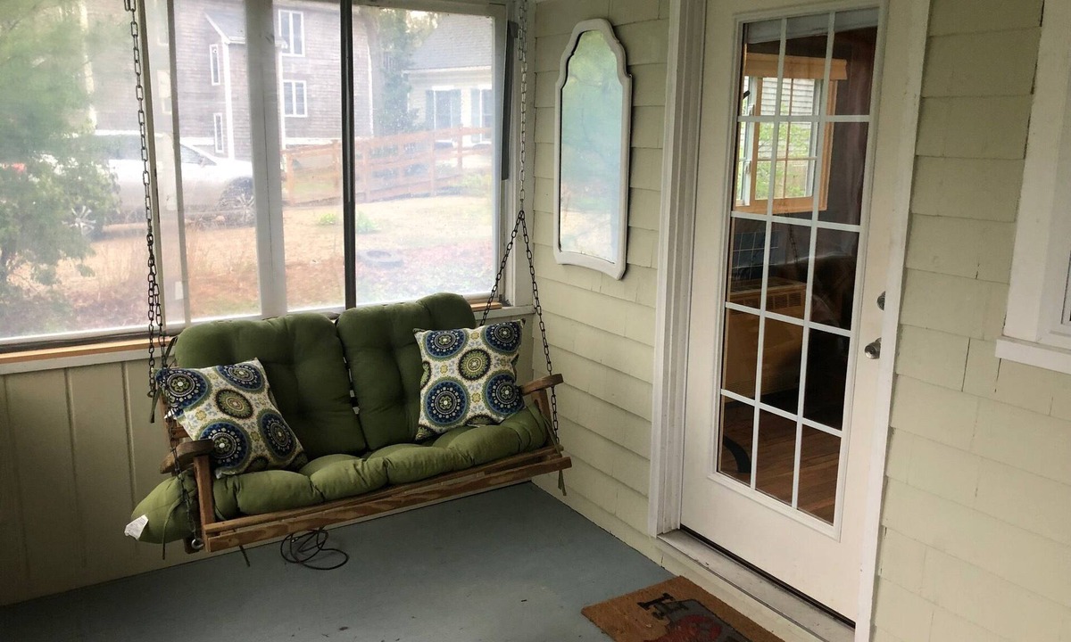 East Falmouth Cottage | Classic Cape Cod Cottage with Association Beach rights to 2 Jenkins Pond beaches