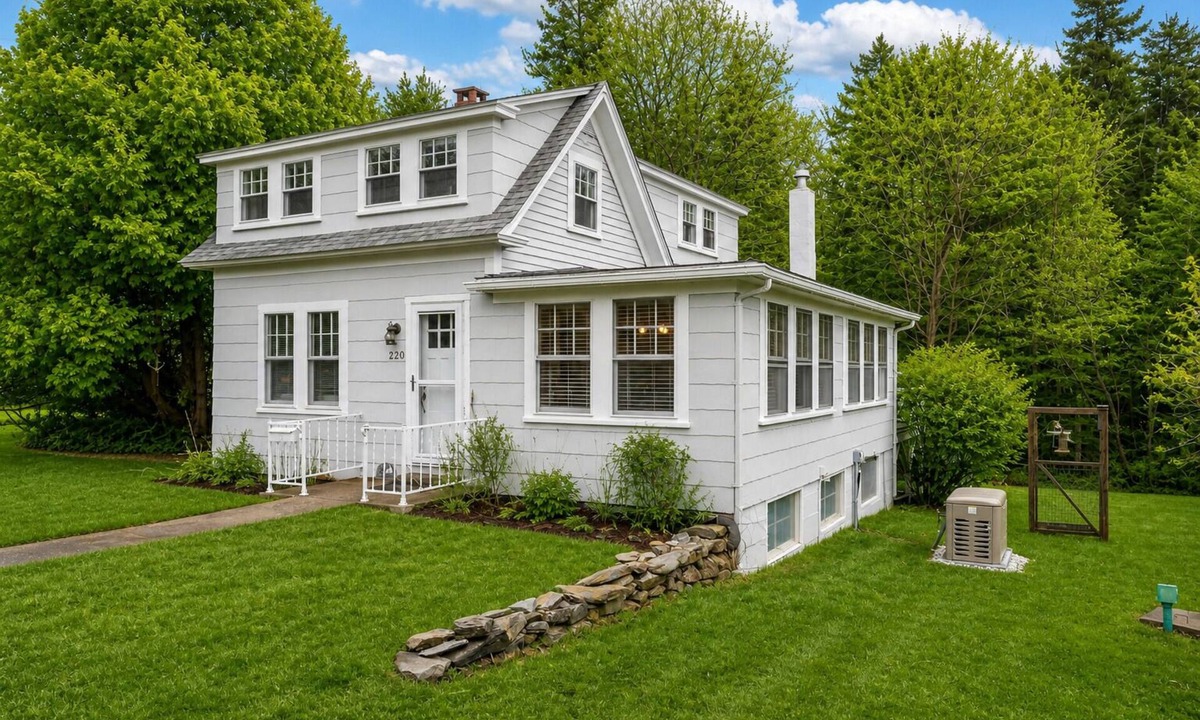 Boothbay Harbor House | Classic Maine Cottage: Walk to Boothbay Harbor