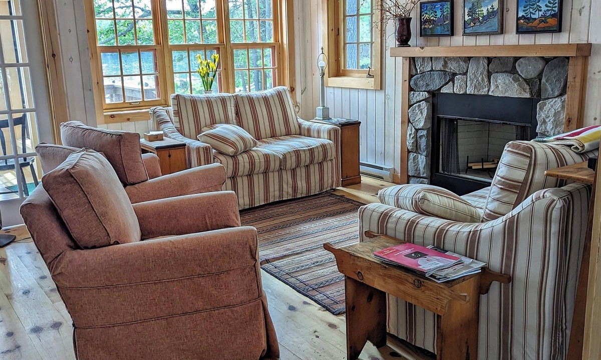 Selwyn Cabin | Classic Stony Lake "Island Life" - rustic cabins with fresh amenities