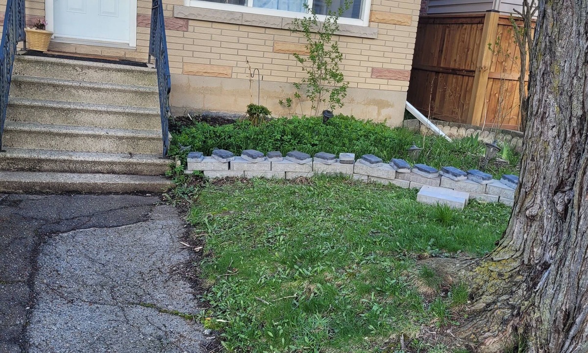 Welland House | Clean, quite, comfortable home away from home, 20 mins to Niagara Falls Casino.
