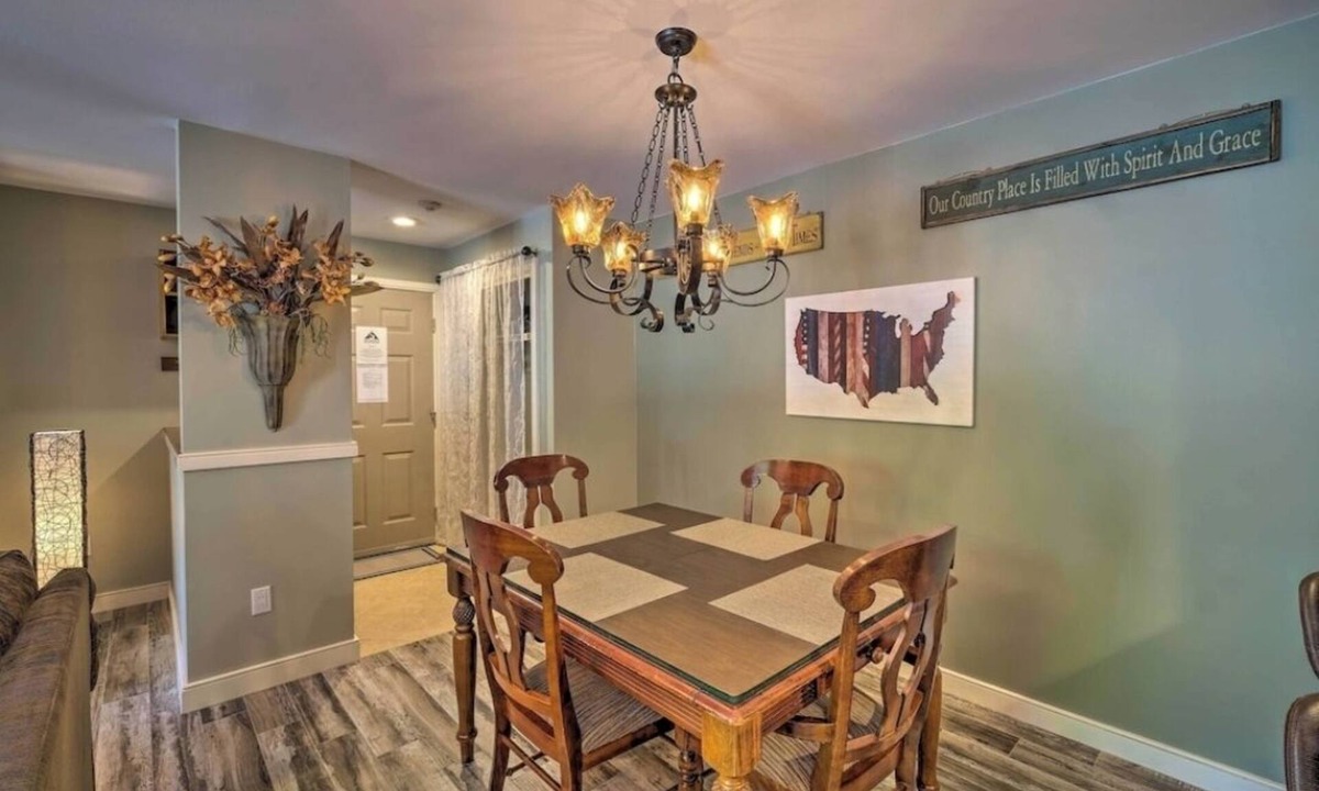 West Dover Condo | Clean Ski in ski out condo located at Seasons on Mt. Snow.